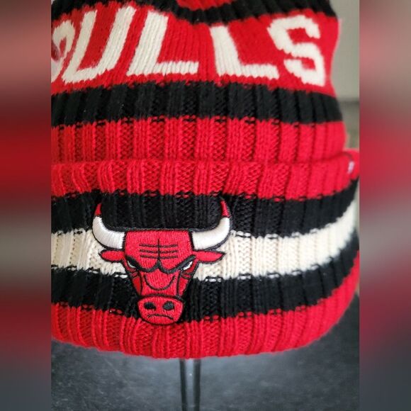 Men's Chicago Bulls '47 Red Bering Cuffed Knit Hat with Pom - Picture 4 of 9